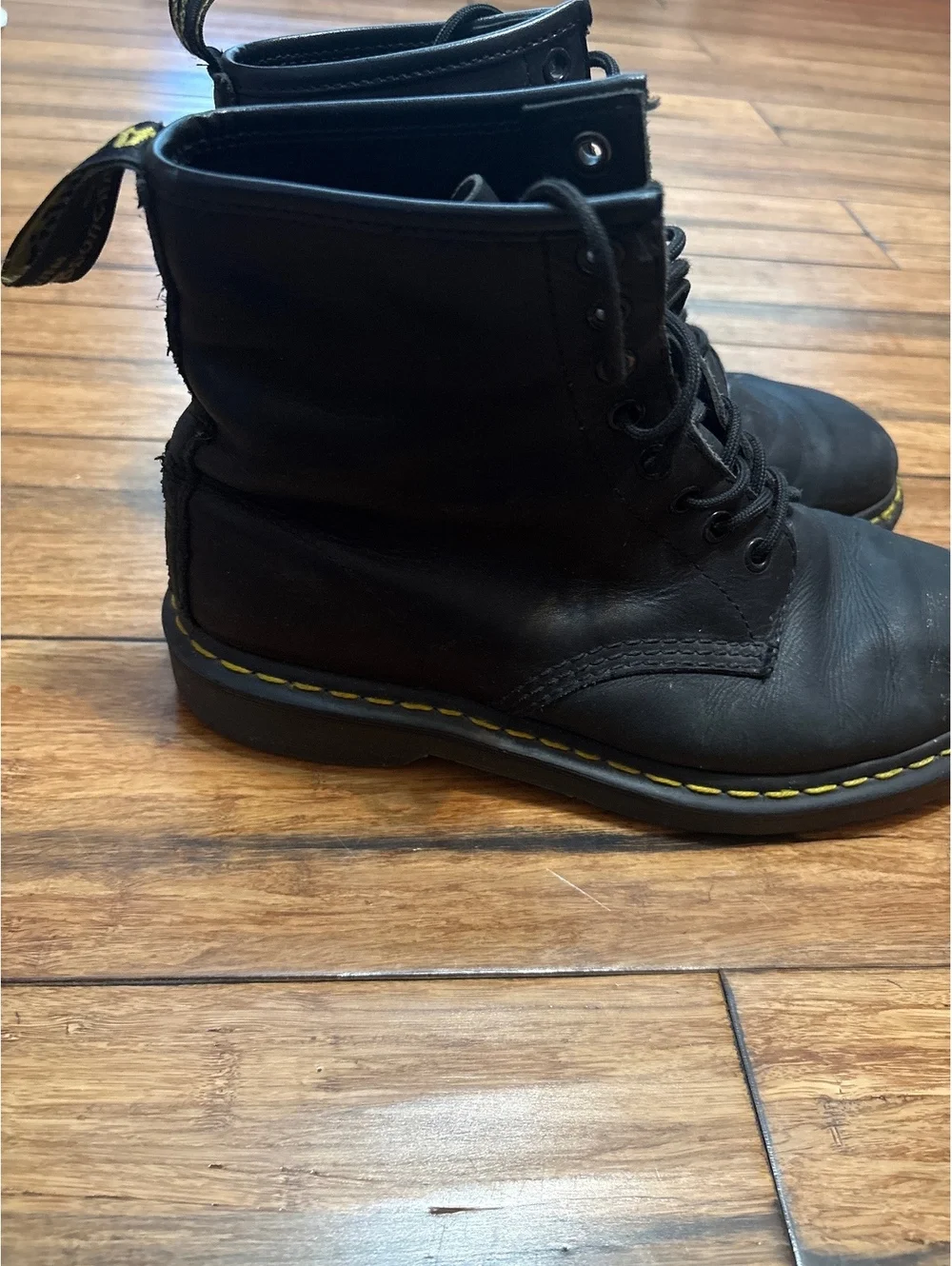 Dr. Martens Men’s 1460 Size 8 USA UK 7 Black Leather Lace-Up Combat Boots 8-eye